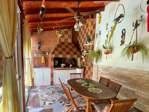 Casa 5 ambientes con 2 baños
