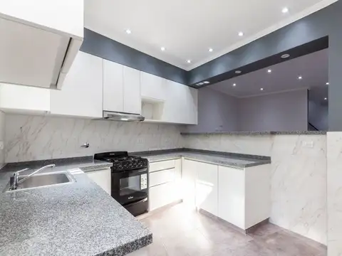 HERMOSO DEPARTAMENTO 3 AMB DUPLEX CON PATIO