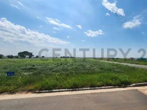 LOTE ESQUINA EN VENTA – PAMPAS DE MANANTIALES 375M2