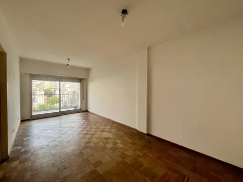 VENTA - Departamento 3 dormitorios con balcon al frente. Barrio Martin, Rosario