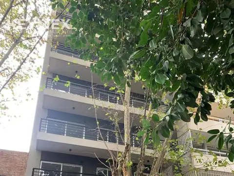 Departamento en Colegiales. Ambiente y medio, muy luminoso, a estrenar!