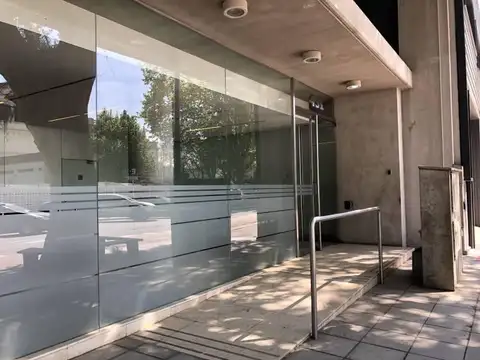 Oficina en Venta con 3 cocheras