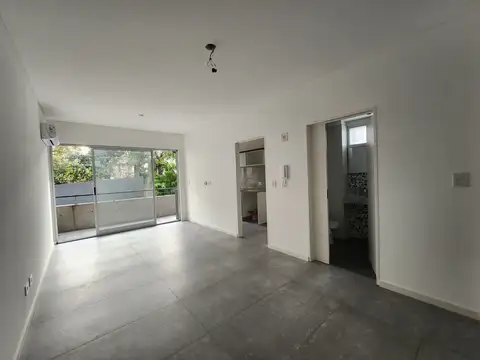 Departamento de 2 ambientes con balcón a estrenar. Amplio y luminoso.-