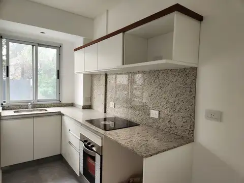 Departamento de 2 ambientes con balcón a estrenar. Amplio y luminoso.-