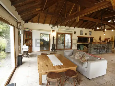 Casa 5 ambientes con 4 baños