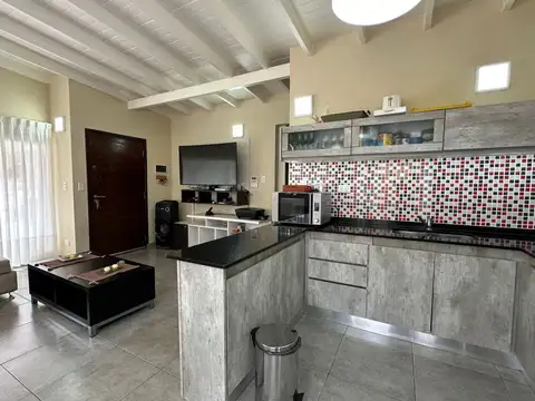 Casa 4 ambientes con 3 baños