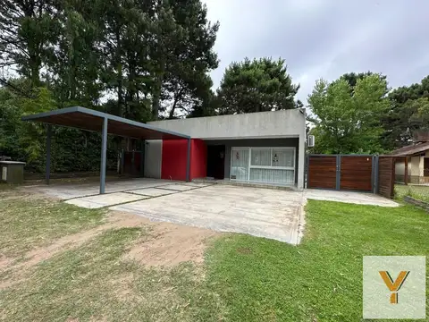 Casa en venta - 3 Dormitorios 3 Baños - 602Mts2 - Valeria del Mar