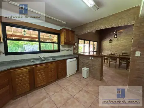 Casa en Venta con 4 cocheras