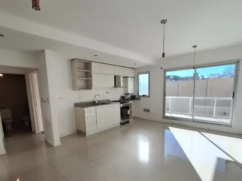 V. Urquiza Ceretti 3000.semipiso. Amplio 2 Amb. Mas Balcon. Patio COCHERA FIJA CUBIERTA. PARA EXQUISITOS 
