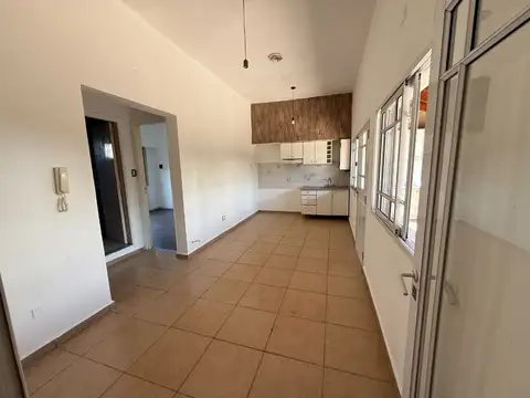 PH 3 AMBIENTES EN ALQUILER CON PATIO LANUS GERLI