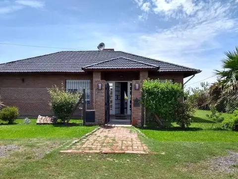 Casa en Venta en Punta Chacra, Roldan
