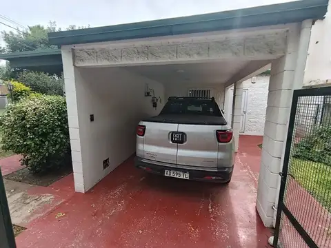 Casa 6 ambientes con 1 baño
