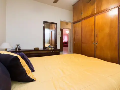 Casa 10 ambientes con 4 baños