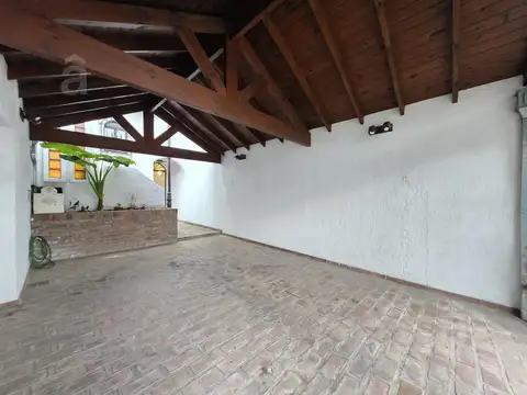 Dúplex en Venta en Villa Ballester - Tres Ambientes con Cochera - Zona Residencial.