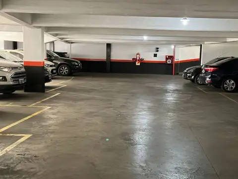 VENTA COCHERA FIJA CUBIERTA GRANDE RECOLETA