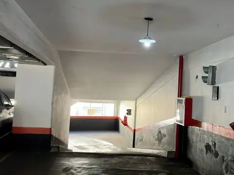 VENTA COCHERA FIJA CUBIERTA GRANDE RECOLETA