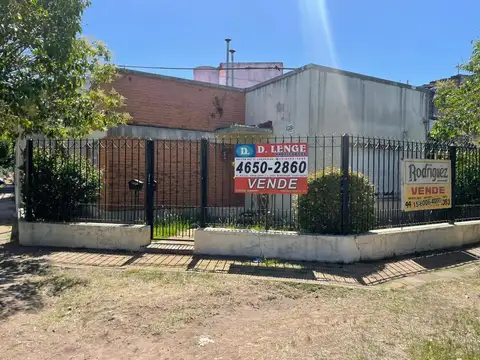 CASA SOBRE LOTE DE 11 X 22 3 AMBIENTES AMPLIOS