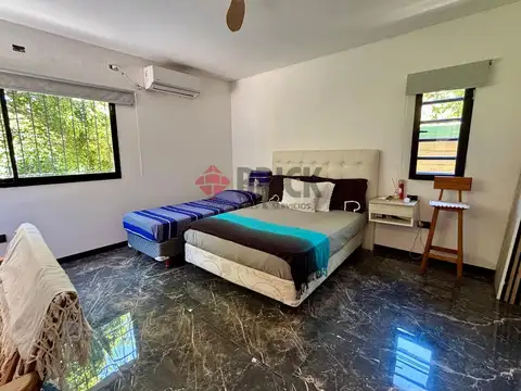 Casa en Venta con 6 cocheras