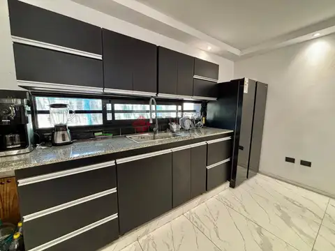Casa 6 ambientes con 4 baños