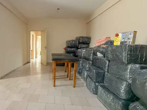 VENTA LOCALES MAS DEPTO 4 AMB Y PREDIO DEPORTIVO
