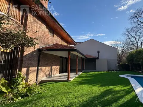 Casa 5 ambientes con 6 baños