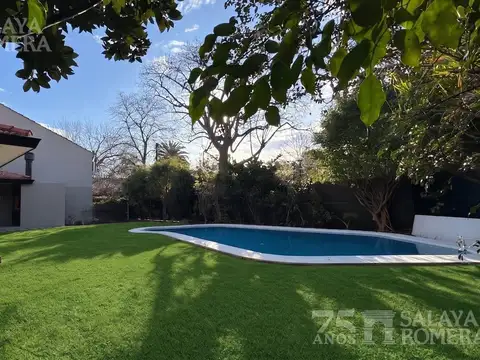 Casa en venta 3 dormitorios con dependencia jardin pileta y playroom