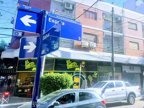 T Espora 100, Piso 1