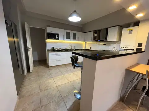 Casa en Alquiler con 2 cocheras