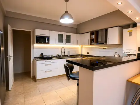 Alquiler Casa La Zagala - Neuquen | 6 Amb. en Planta Baja con Jardin
