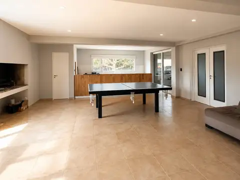 Casa 6 ambientes con 2 baños