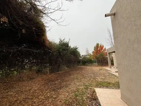 Alquiler Casa La Zagala - Neuquen | 6 Amb. en Planta Baja con Jardin