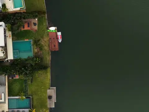 Casa 7 ambientes con 5 baños