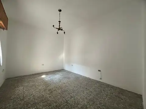 Venta Casa 3 amb. Patio y Cochera! Castelar Norte