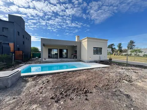 casa 4 ambientes barrio santa elisa pilar del este