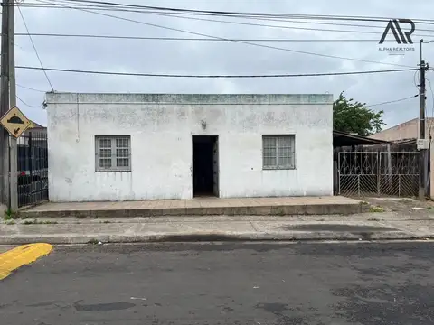 Casa en venta c/ cochera en Artigas