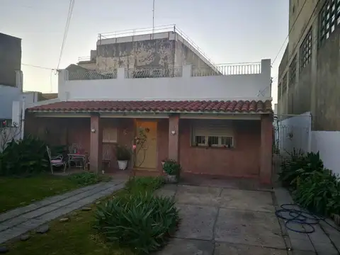 VENTA o permuta CASA Ciudadela 4 ambientes lote grande