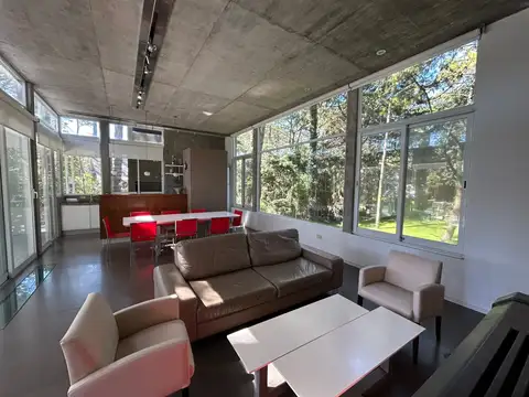 Casa 5 ambientes con 4 baños