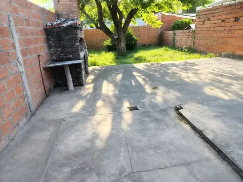 Casa 4 ambientes con 1 baño