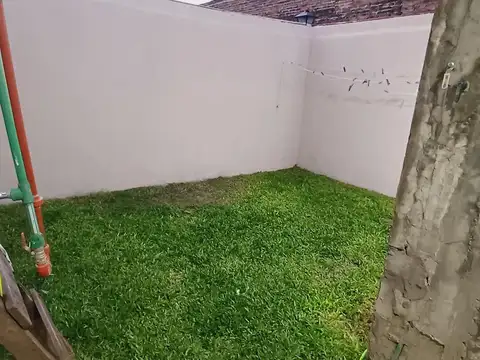 Casa ph 3 ambientes con patio en Venta en Morón