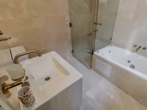 Depto Tipo Casa 6 ambientes con 4 baños