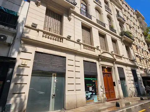 Venta Local Deposito oficinas Retiro a refaccionar
