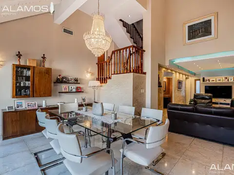 Casa 5 ambientes con 3 baños