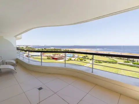Apartamento en venta c/ cochera en Playa Mansa