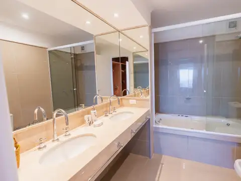 Apartamento en venta c/ cochera en Playa Mansa