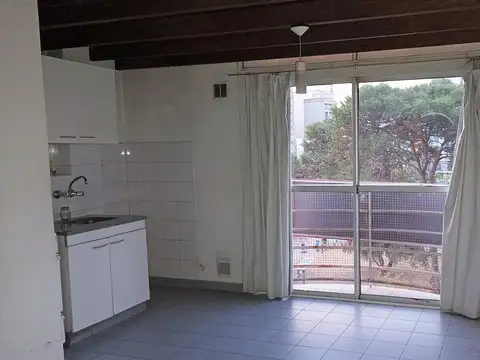 Plaza italia Nº115 E/ 44 Y DG 74