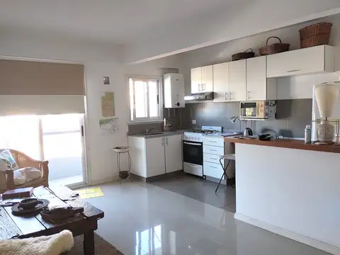 Albarellos 1400, Piso A.