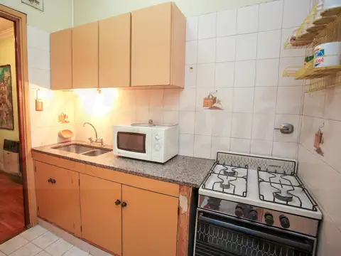 2 Ambientes con Patio, Ideal para Vivir o Invertir.