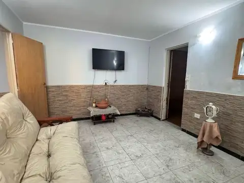Casa 7 ambientes con 2 baños