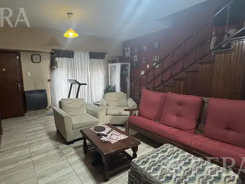 Casa 5 ambientes con 2 baños