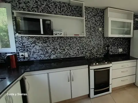 Casa en Alquiler Temporal con 1 cochera